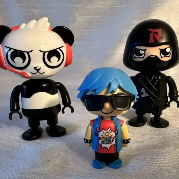 2/25$ Ryan’s World 3 Figurines - Picture 2 of 4